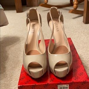 Guess pumps